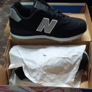 New Balance Kids Size 1 US